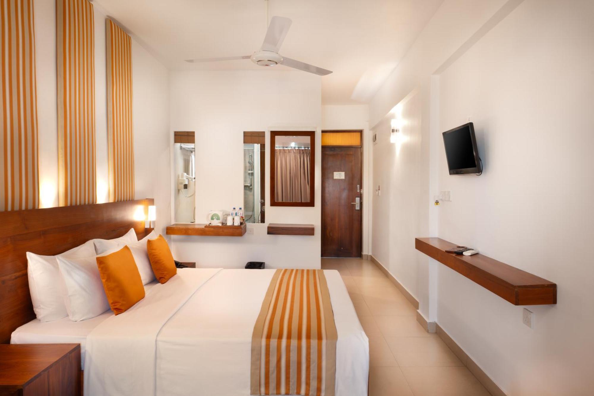 Camelot Beach Hotel Negombo Zewnętrze zdjęcie