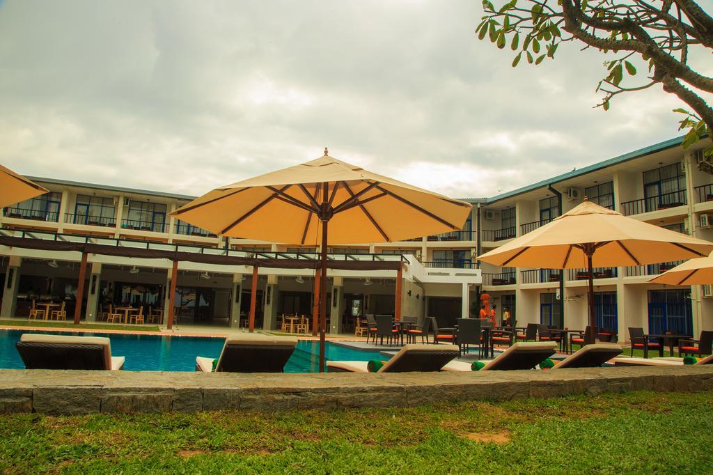 Camelot Beach Hotel Negombo Zewnętrze zdjęcie