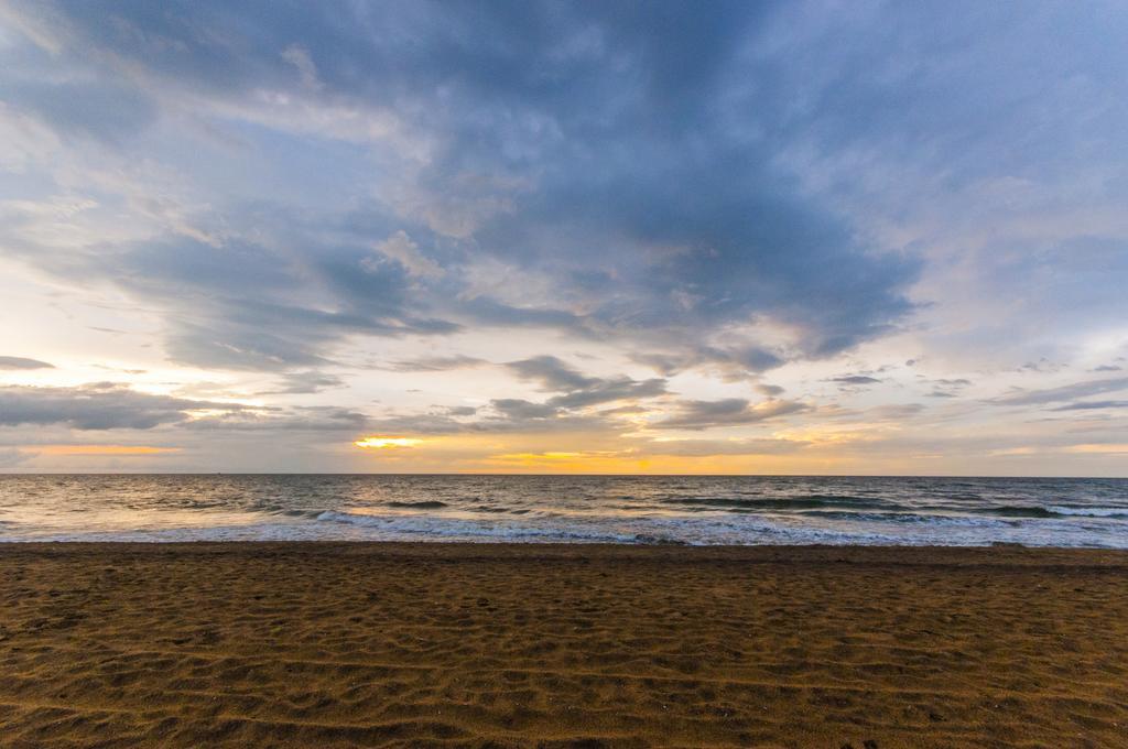 Camelot Beach Hotel Negombo Zewnętrze zdjęcie